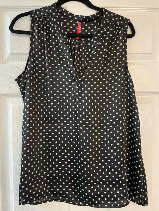 Tops - Women’s sleeveless top
